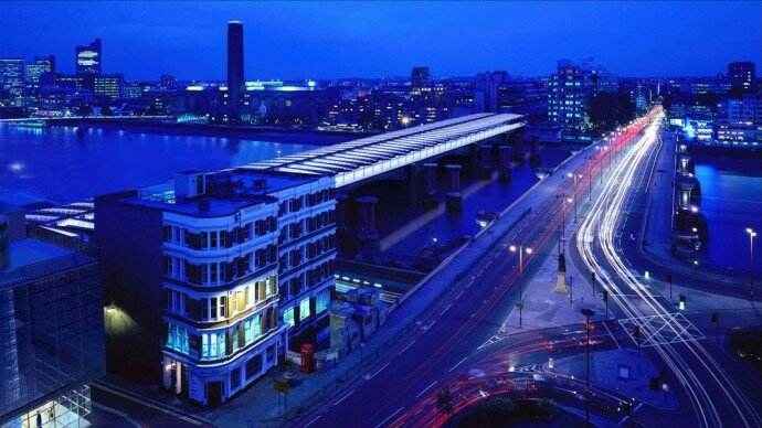 The World's Largest Solar Clean Energy Producing Railway Bridge - London, England